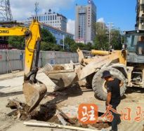 啪啪啪扣逼自慰网站高温下的坚守｜道路建设者用汗水铺就畅通路